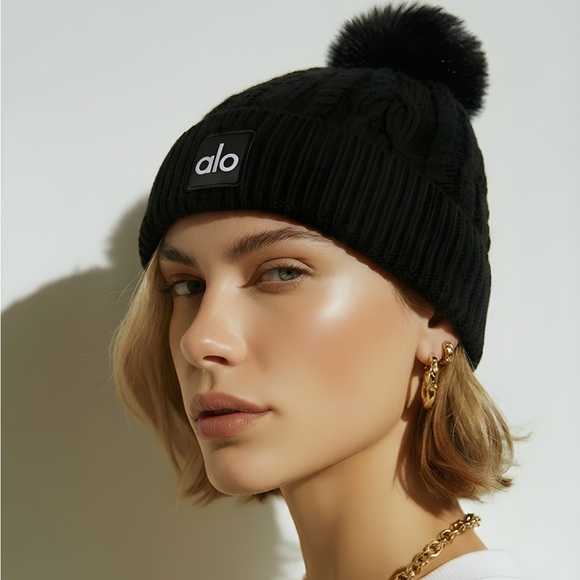 ALO Yoga Accessories - Alo Yoga Black Cable Knit Pom Beanie NWT Women’s Winter Hat